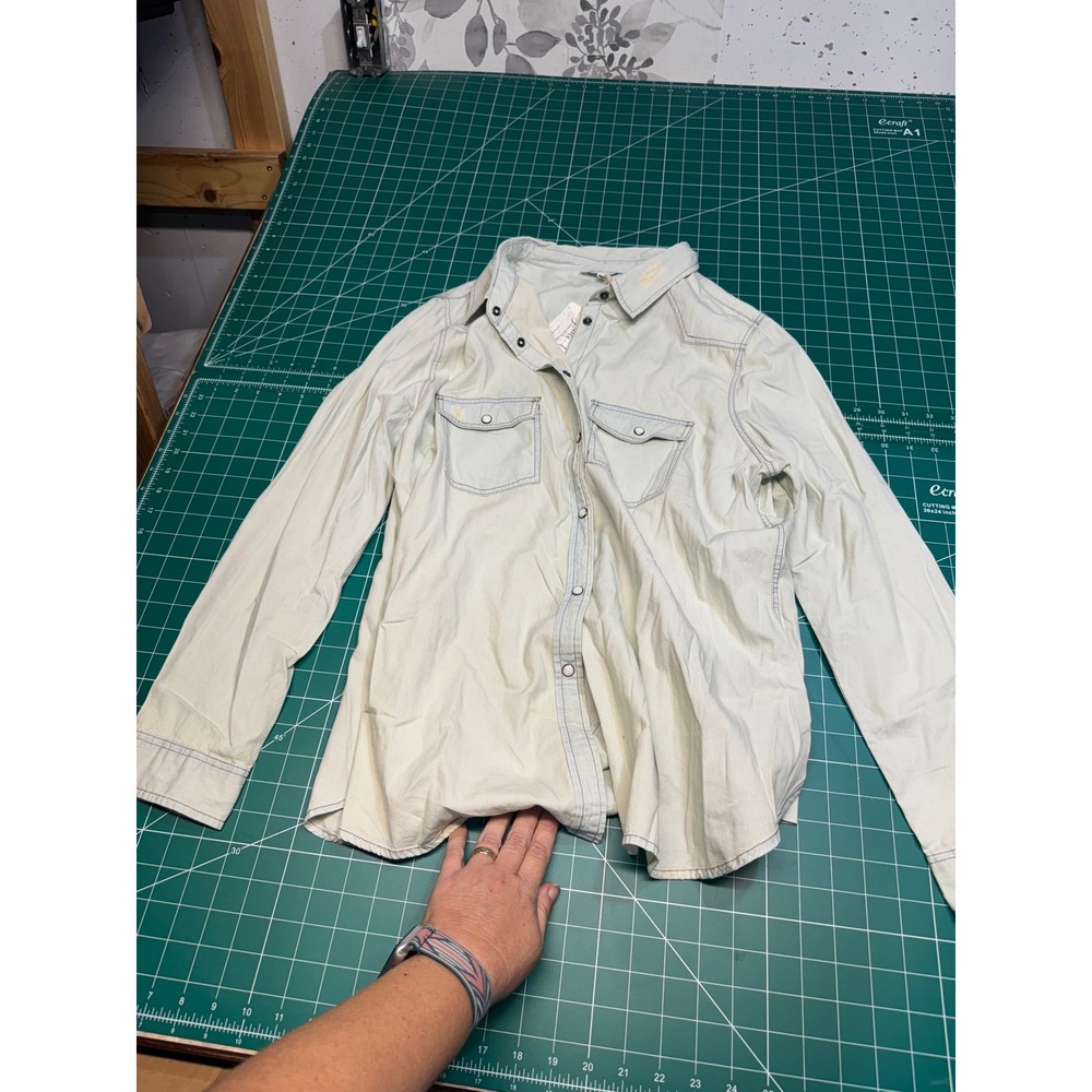 Grace & Lace Womens XL Light Wash Denim Snap Front Western Shirt Long Sleeve